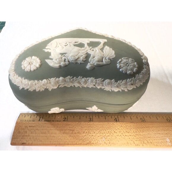 Vintage Wedgwood Jasperware Sage Green Trinket Box Heart Shape 5 inch England - Picture 9 of 13